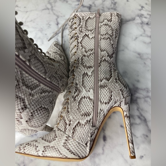🆕 Cream Faux Snake Skin Boots - Picture 7 of 7